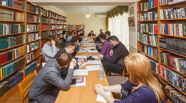 Зона для деловых людей «бизнес-центр» в библиотеке санатория Родник в Кисловодске
