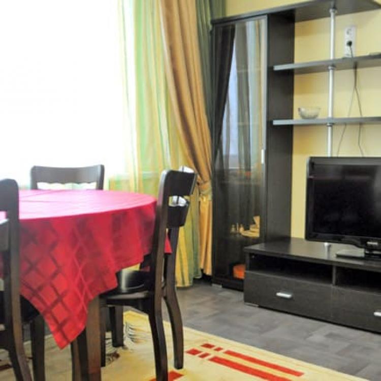 Оснащение гостиной в 2 местном 2 комнатном Люксе без балкона санатория Родник в Кисловодске