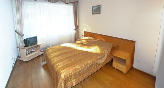 Спальная комната в 2 местном 2 комнатном Семейном без балкона санатория Родник в Кисловодске